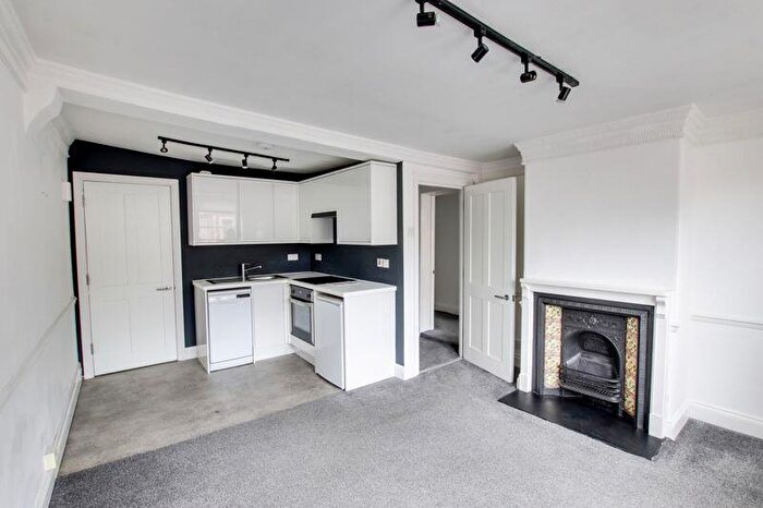 2 Bedroom Flat To Rent In Fore Street, Trowbridge, BA14