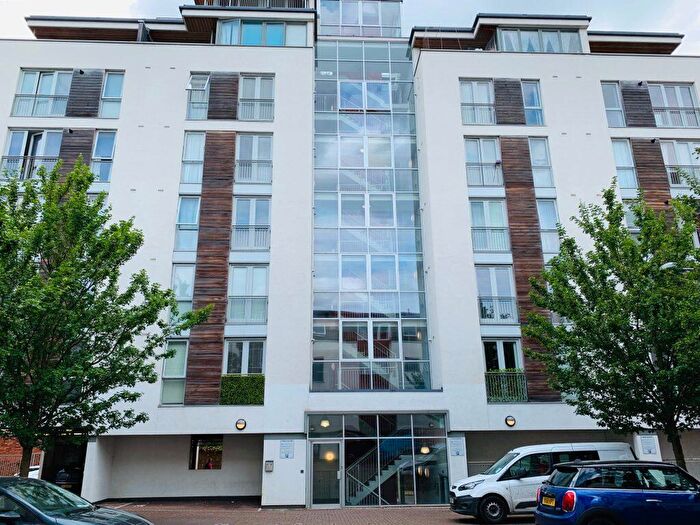 1 Bedroom Flat To Rent In Castle Quay, Castle Lane, MK40