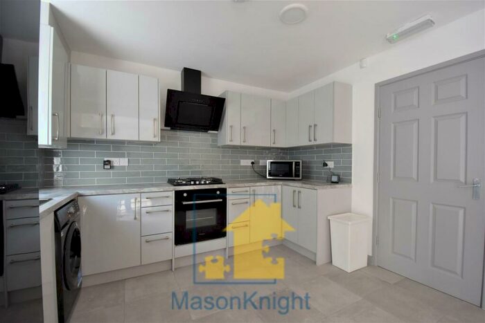 5 Bedroom End Of Terrace House To Rent In / Academic Year Newly Refurbished Bedroom All En-suite Property In Harborne, Free Ultrafast M Broadband, B17