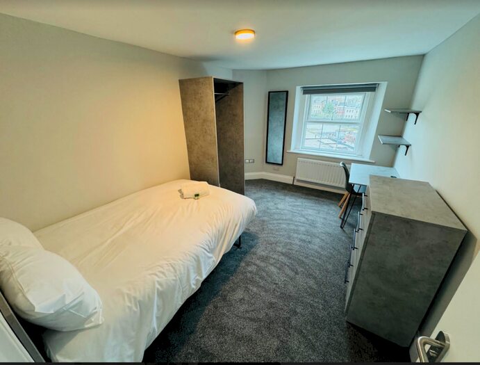 4 Bedroom House To Rent In Tailor's Court, Bristol, BS1