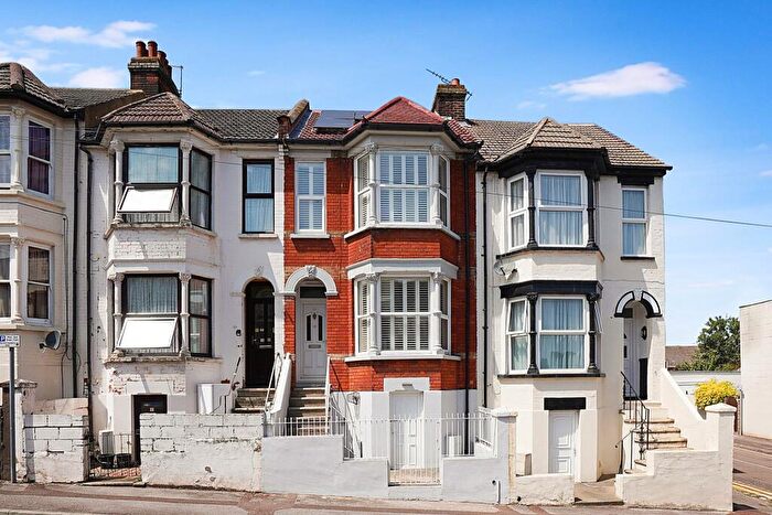 4 Bedroom Terraced House For Sale In Pagitt Street, Chatham, ME4