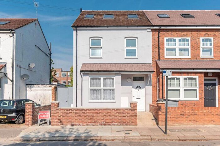 1 Bedroom Flat To Rent In Graham Road, Harrow Weald, Harrow, HA3