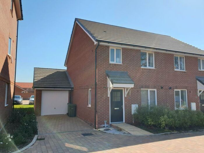 3 Bedroom Semi-Detached House To Rent In Didcot, Oxfordshire, OX11