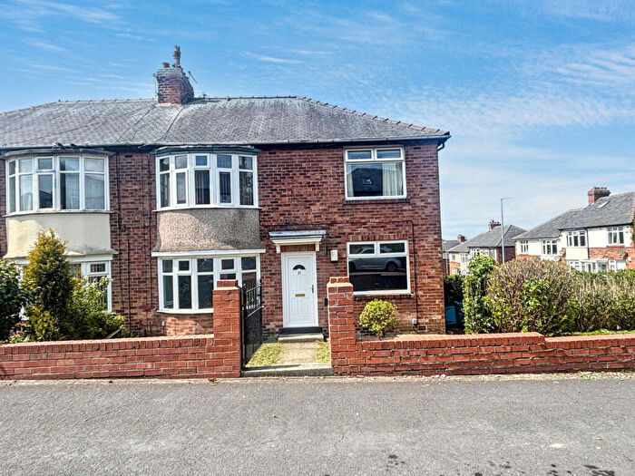 2 Bedroom Flat For Sale In Beverley Road, Gateshead, Tyne And Wear, NE9