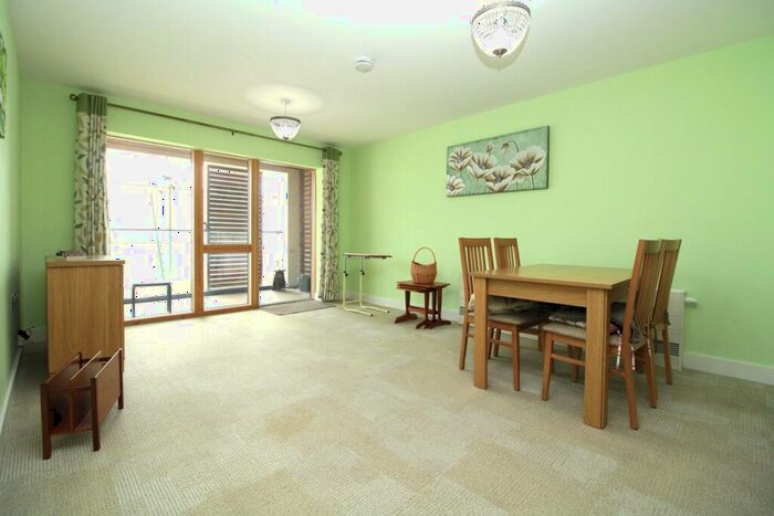 2 Bedroom Flat For Sale In Conduit Road, Bedford, MK40