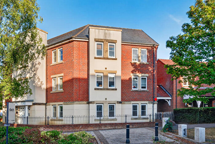 2 Bedroom Flat For Sale In Osprey Avenue, Bracknell, RG12