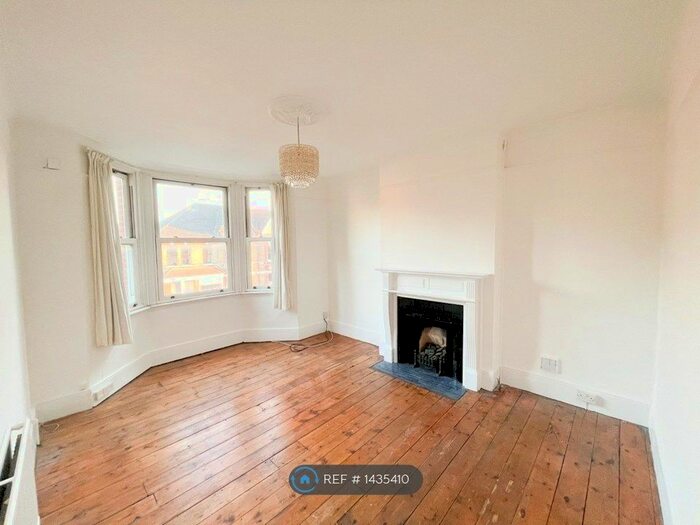 2 Bedroom Flat To Rent In Manor Road, Beckenham, BR3