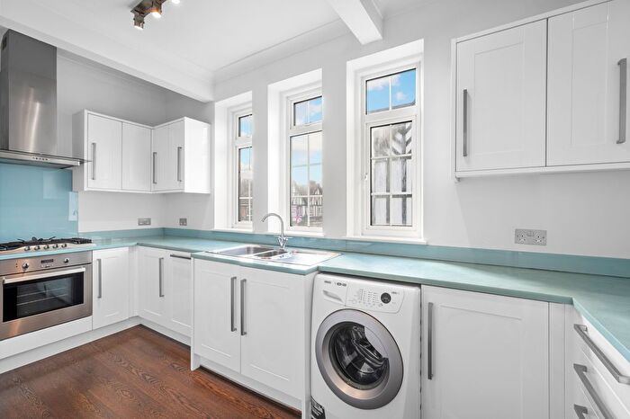 2 Bedroom Flat For Sale In West Barnes Lane, New Malden, KT3