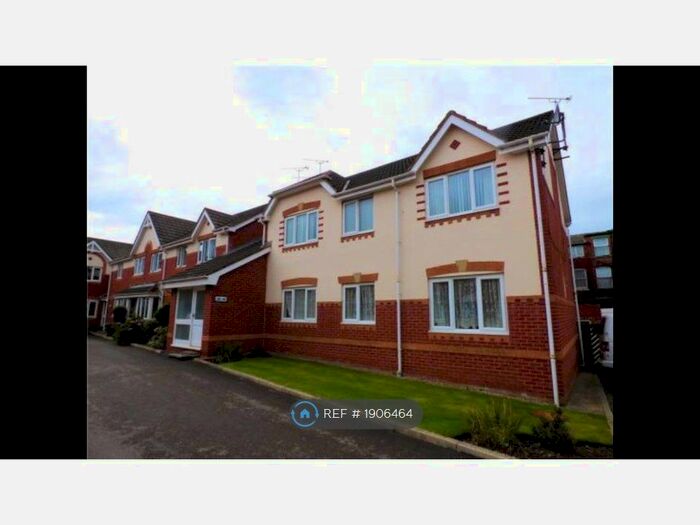 2 Bedroom Flat To Rent In Hamilton Court, Blackpool, FY1