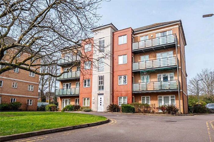 2 Bedroom Apartment For Sale In The Parklands, Dunstable, Bedfordshire, LU5