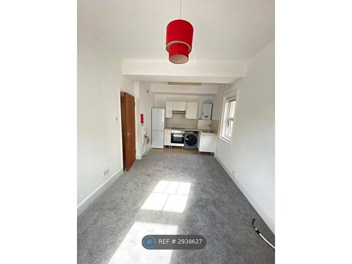 1 Bedroom Flat To Rent In Hampden Terrace, Eastbourne, BN22