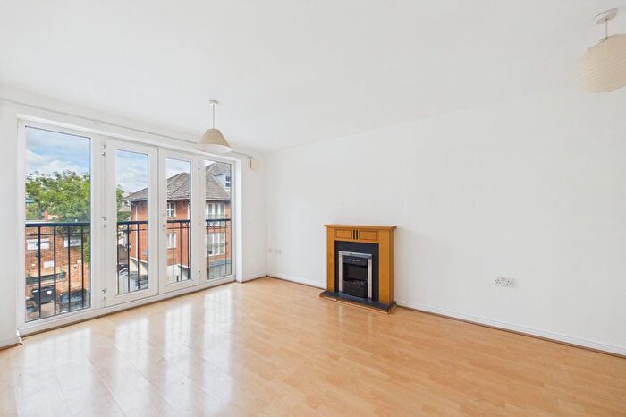 2 Bedroom Flat To Rent In Mill Street, Slough, Berkshire, SL2
