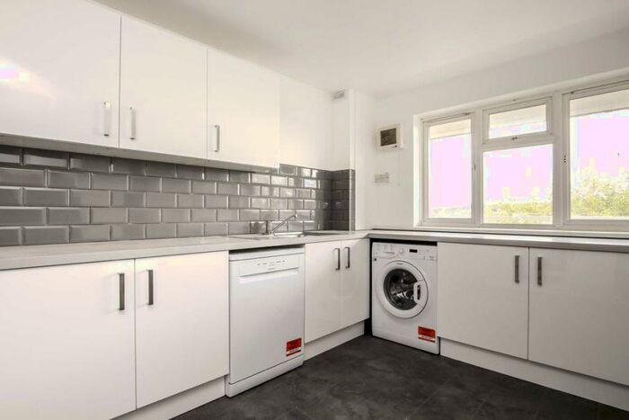 3 Bedroom Flat To Rent In Acre Road, Acre Road, KT2