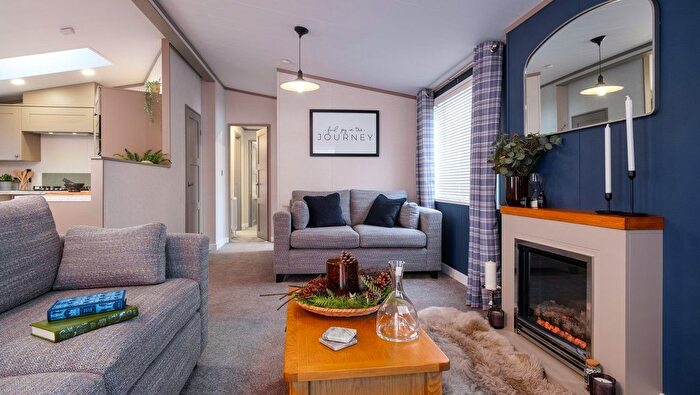 2 Bedroom Mobile/park Home For Sale In Allerthorpe, York, YO42