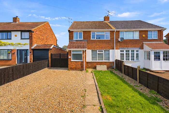 3 Bedroom Semi Detached House For Sale In Elm Avenue, Caddington, Luton, Bedfordshire, LU1