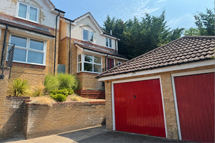 3 Bedroom Detached House For Sale In Blaenant, Emmer Green, Reading, RG4