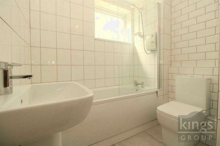 2 Bedroom Flat To Rent In Woodgrange Court, Rawdon Drive, Hoddesdon, EN11