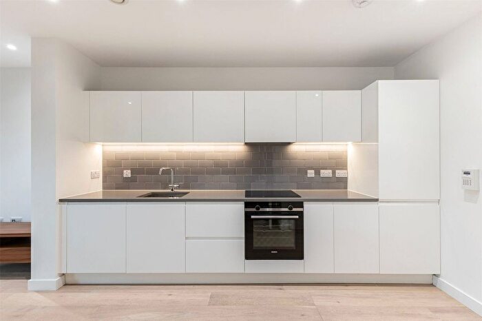 Studio To Rent In Rendal Way, London, E16