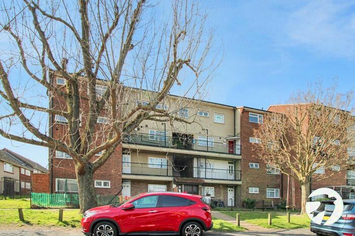 2 Bedroom Flat To Rent In Gunn Road, Swanscombe, Kent, DA10