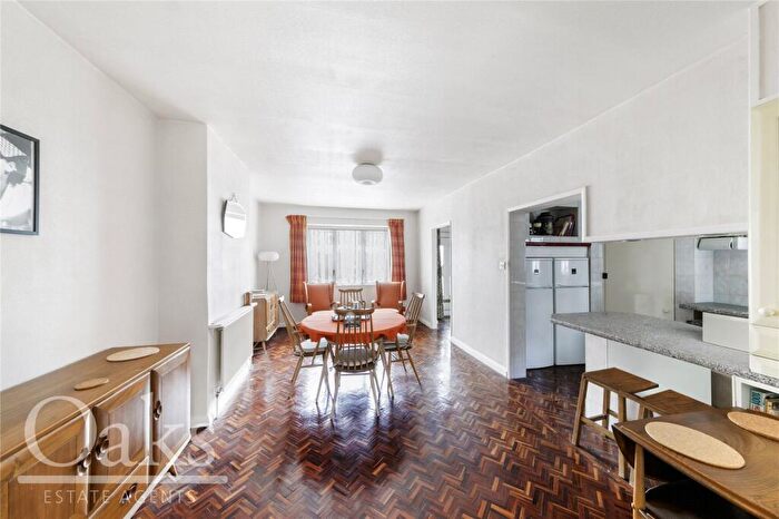 3 Bedroom Semi-Detached House For Sale In Croydon Road, Croydon, CR0
