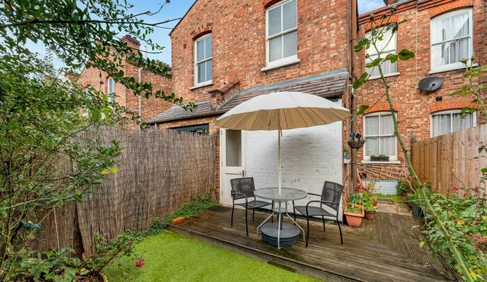 2 Bedroom Flat To Rent In Lymington Avenue, London, N22