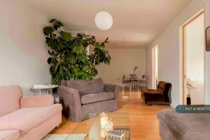 2 Bedroom Flat To Rent In Dalston Kingsland Road, London, E8