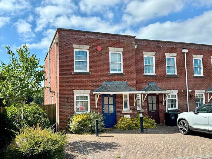 3 Bedroom House For Sale In Atkinson Close, Barton On Sea, Hampshire, BH25