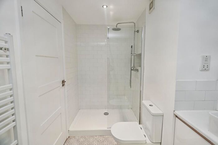 2 Bedroom Apartment To Rent In Grove Road, Surbiton, KT6