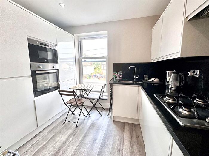 2 Bedroom Flat For Sale In Queens Road, Welling, DA16