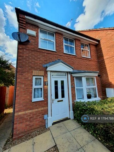 3 Bedroom Terraced House To Rent In Rambures Close, Warwick, CV34