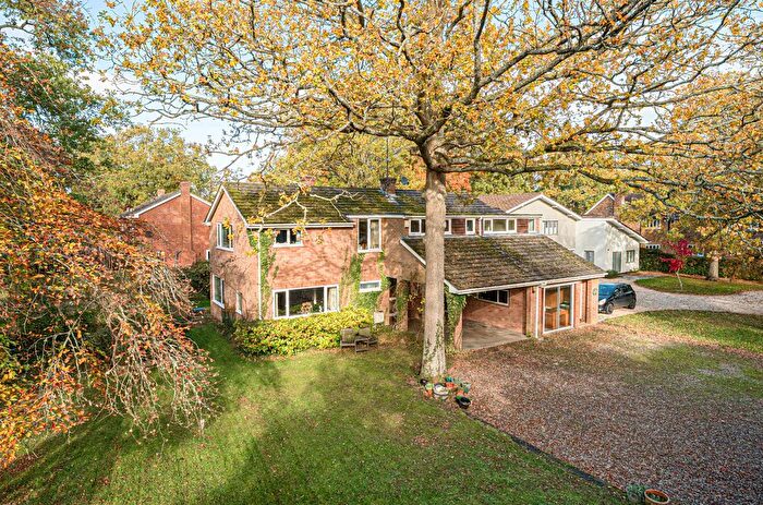 4 Bedroom Detached House For Sale In Loves Wood, Mortimer Common, Reading, Berkshire, RG7