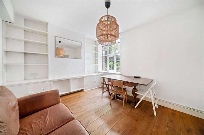 2 Bedroom Apartment To Rent In Elder Gardens, West Norwood, London, SE27