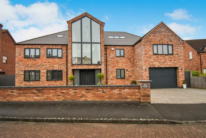 5 Bedroom Detached House For Sale In The Rookery, Scotter, DN21