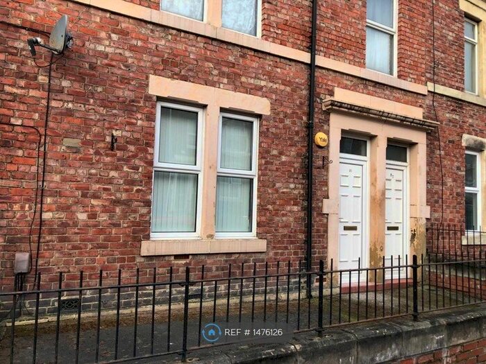 2 Bedroom Flat To Rent In Rodsley Avenue, Gateshead, NE8