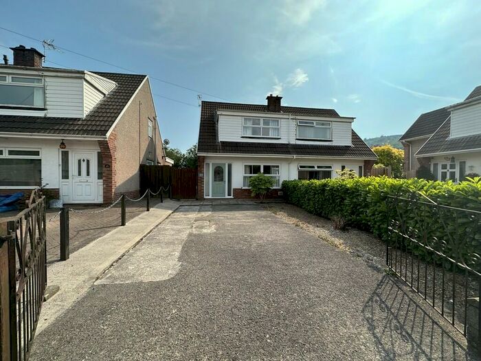 3 Bedroom Semi-Detached Bungalow To Rent In Llanbradach, Caerphilly, CF83