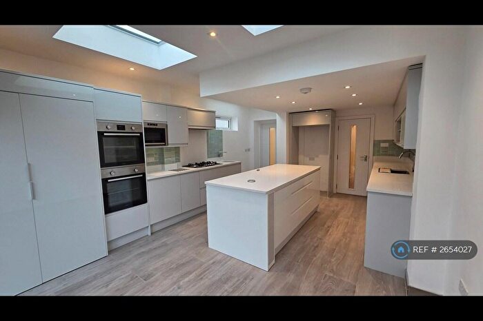 4 Bedroom End Of Terrace House To Rent In Meadow View Road, Thornton Heath, CR7