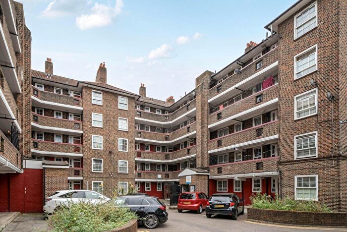 2 Bedroom Flat To Rent In Lewes House, Peckham, London, SE15