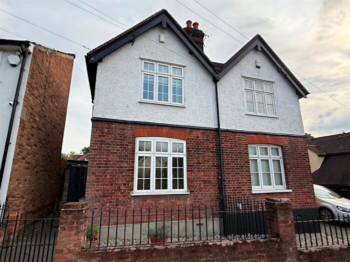 2 Bedroom Cottage To Rent In Rayleigh Road, Hutton, Brentwood, CM13