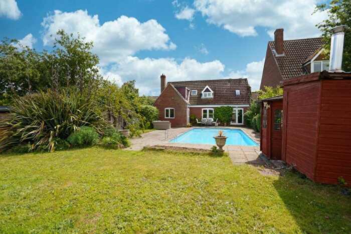 4 Bedroom Chalet For Sale In The Street, Norwich, NR12