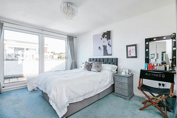2 Bedroom Flat For Sale In Clifford Road, Bexhill-On-Sea, TN40