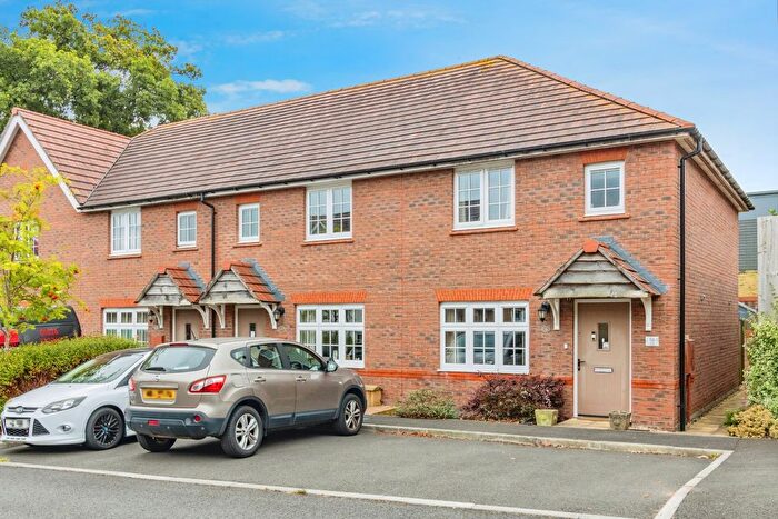 3 Bedroom End Of Terrace House For Sale In Foxglove Close, Newton Abbot, Devon, TQ12