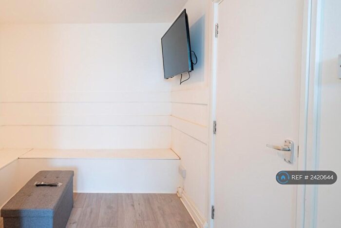 5 Bedroom Flat To Rent In Charlotte Despard Avenue, London, SW11