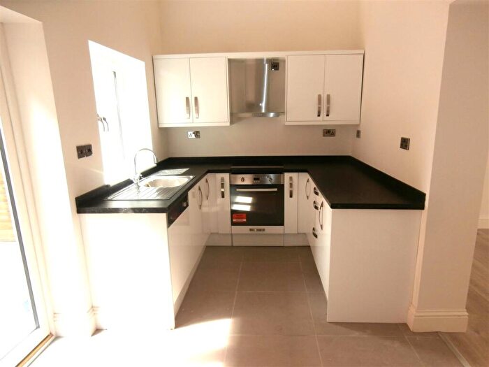 3 Bedroom Semi Detached House To Rent In Knighton Drive, Stoneygate, Leicester, LE2