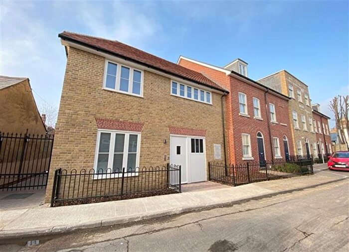 Studio To Rent In Queningate Court, Canterbury - Ref, CT1