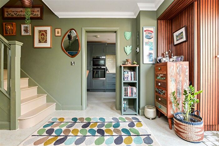 2 Bedroom Flat For Sale In Seacroft Road, Broadstairs, Kent, CT10