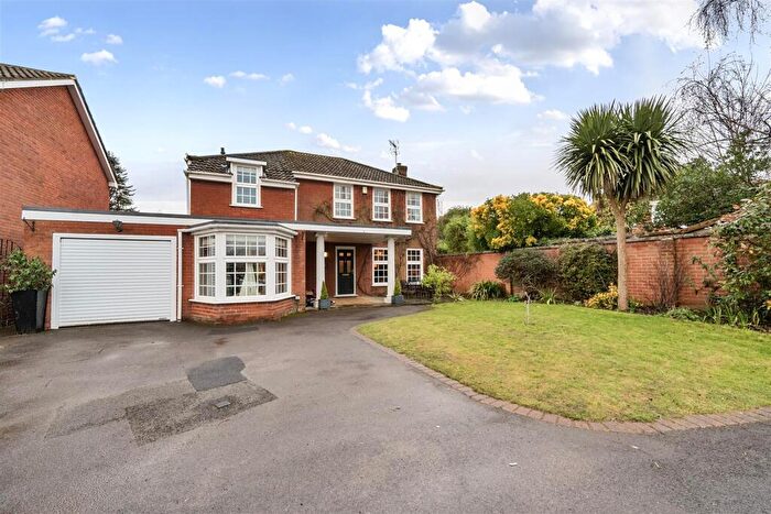 4 Bedroom Detached House For Sale In Ridgeway, Wargrave, Reading, Berkshire, RG10