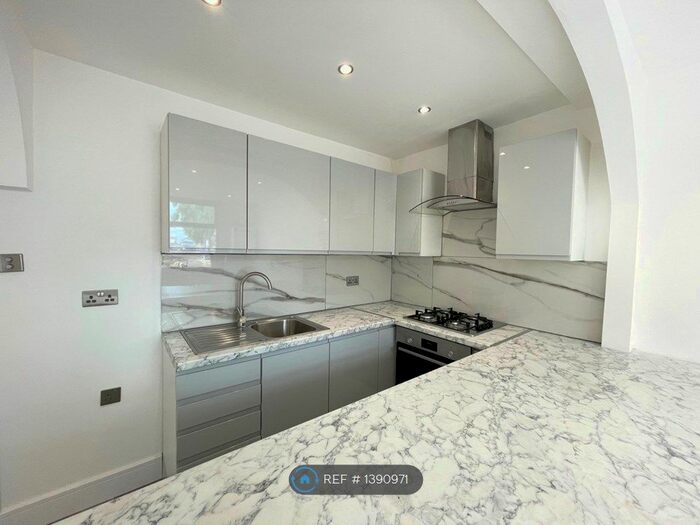 2 Bedroom Flat To Rent In Wightman Road, London, N8