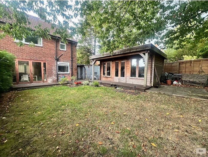 2 Bedroom Semi-detached House For Sale In Tinshill Mount, Leeds, LS16