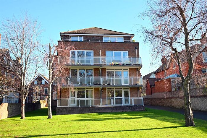 2 Bedroom Flat For Sale In Grange Road, Lower Meads, Eastbourne, BN21