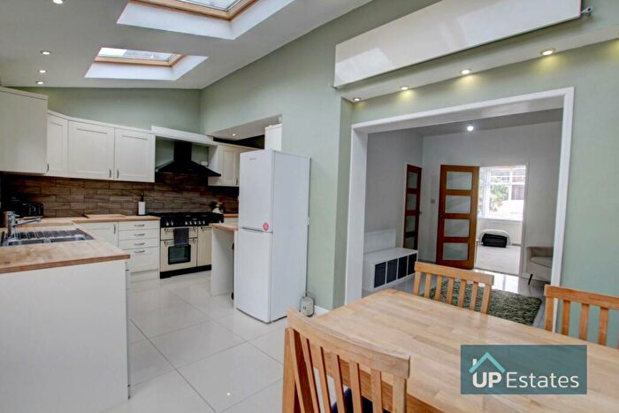 3 Bedroom End Of Terrace House For Sale In Binley Road, Binley, Coventry, CV3